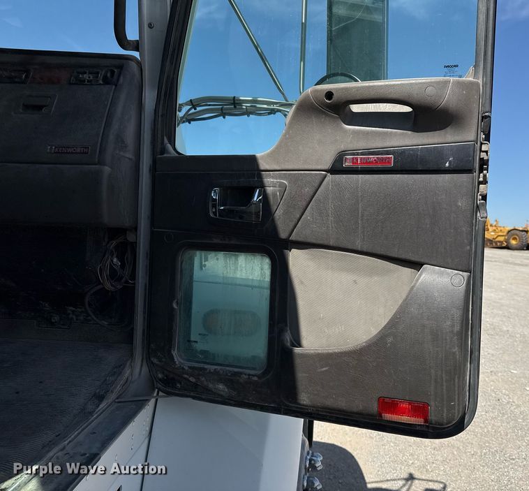 image for item DS3706 2007 Kenworth utility / service truck