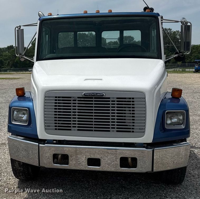 image for item DS4351 1992 Freightliner FL80 rollback truck