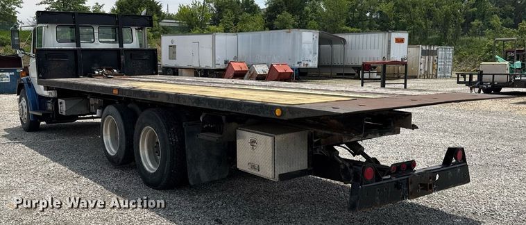 image for item DS4351 1992 Freightliner FL80 rollback truck