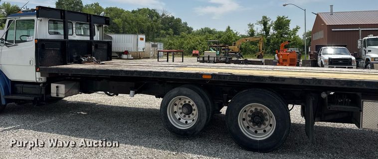 image for item DS4351 1992 Freightliner FL80 rollback truck