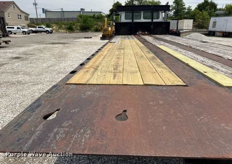 image for item DS4351 1992 Freightliner FL80 rollback truck