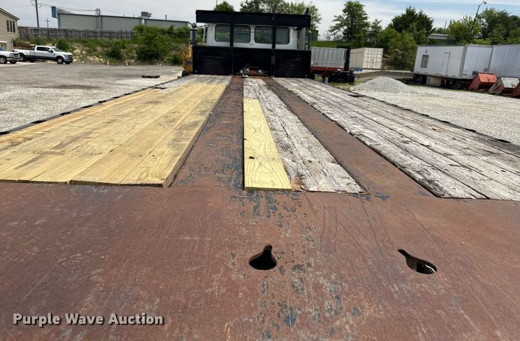 image for item DS4351 1992 Freightliner FL80 rollback truck