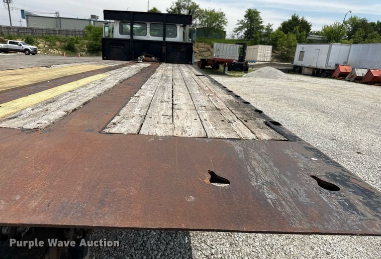 image for item DS4351 1992 Freightliner FL80 rollback truck