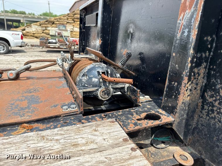 image for item DS4351 1992 Freightliner FL80 rollback truck