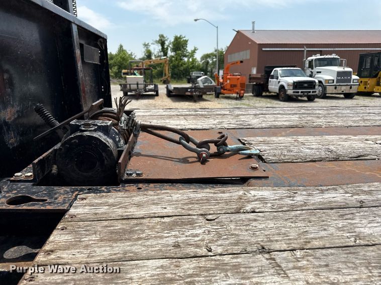 image for item DS4351 1992 Freightliner FL80 rollback truck