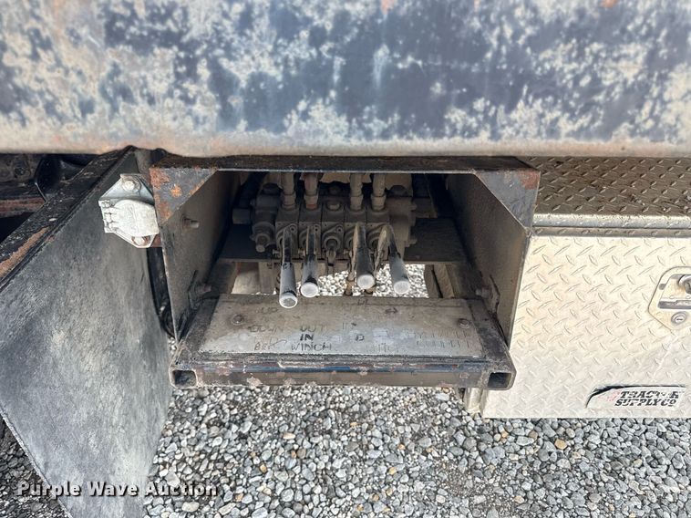 image for item DS4351 1992 Freightliner FL80 rollback truck