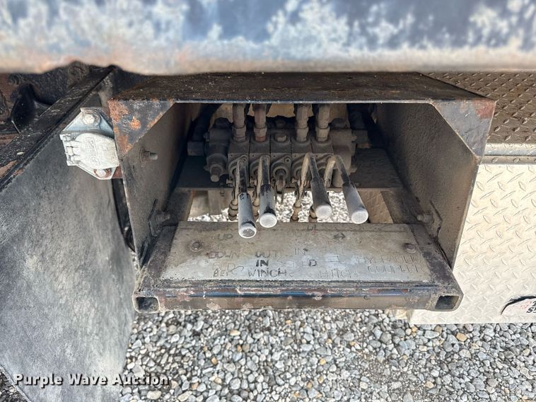 image for item DS4351 1992 Freightliner FL80 rollback truck