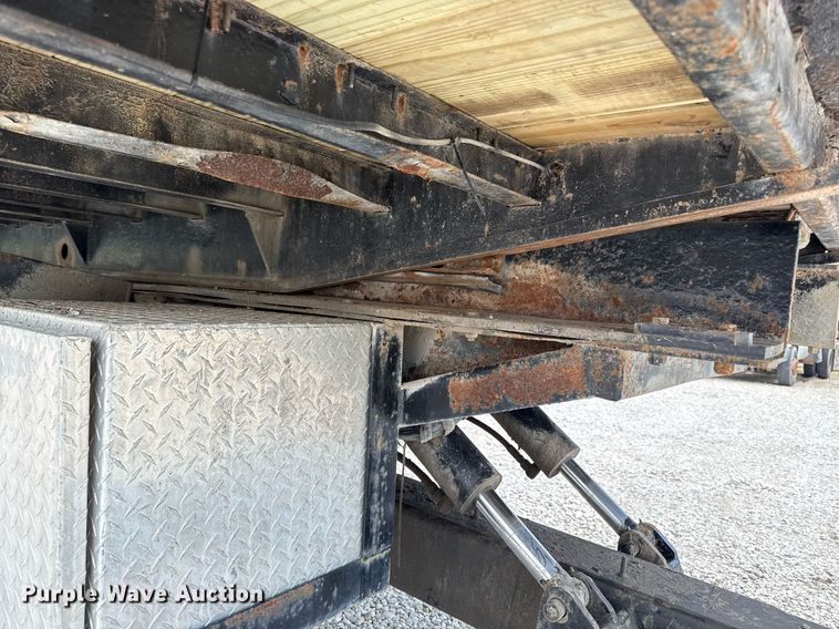 image for item DS4351 1992 Freightliner FL80 rollback truck