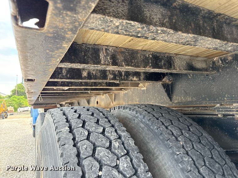 image for item DS4351 1992 Freightliner FL80 rollback truck