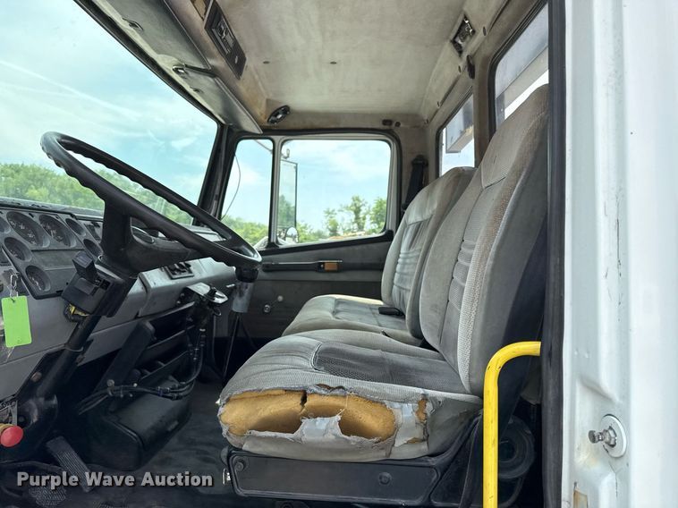 image for item DS4351 1992 Freightliner FL80 rollback truck