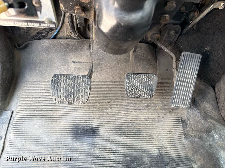 image for item DS4351 1992 Freightliner FL80 rollback truck