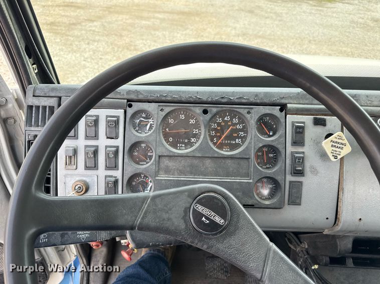 image for item DS4351 1992 Freightliner FL80 rollback truck