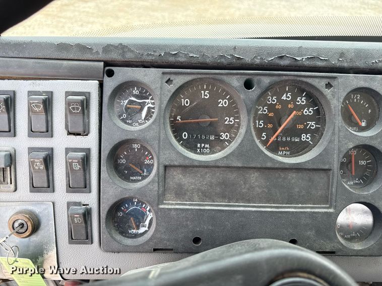 image for item DS4351 1992 Freightliner FL80 rollback truck