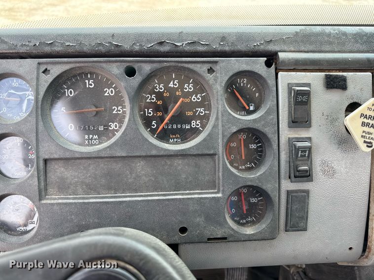 image for item DS4351 1992 Freightliner FL80 rollback truck