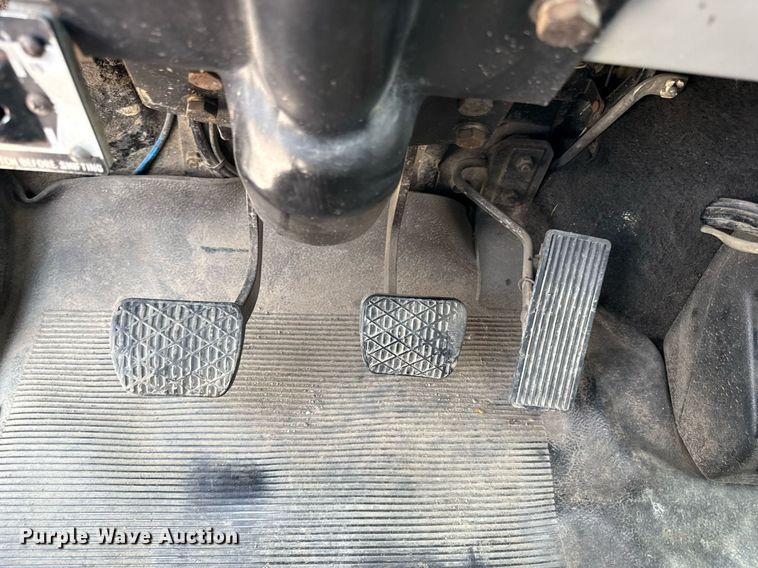 image for item DS4351 1992 Freightliner FL80 rollback truck