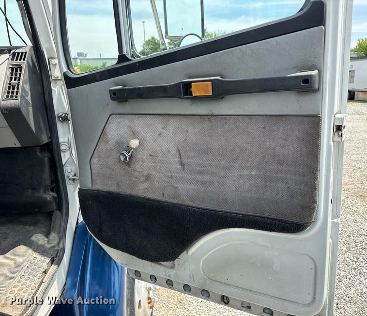image for item DS4351 1992 Freightliner FL80 rollback truck
