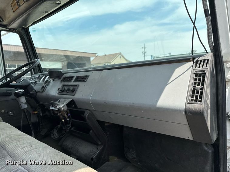 image for item DS4351 1992 Freightliner FL80 rollback truck