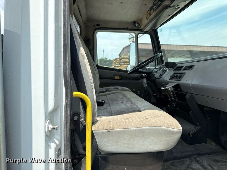 image for item DS4351 1992 Freightliner FL80 rollback truck