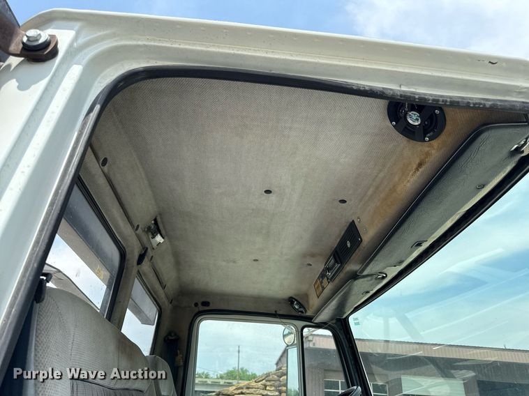 image for item DS4351 1992 Freightliner FL80 rollback truck