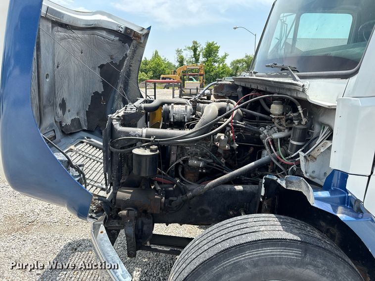 image for item DS4351 1992 Freightliner FL80 rollback truck