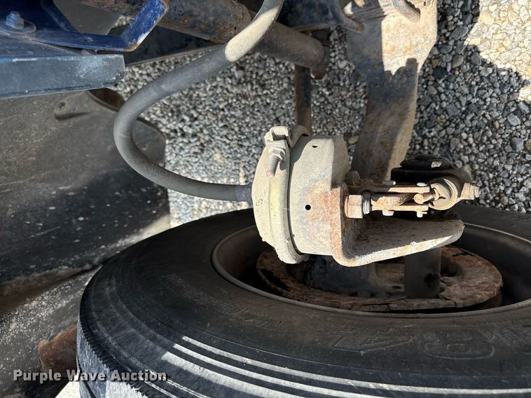 image for item DS4351 1992 Freightliner FL80 rollback truck