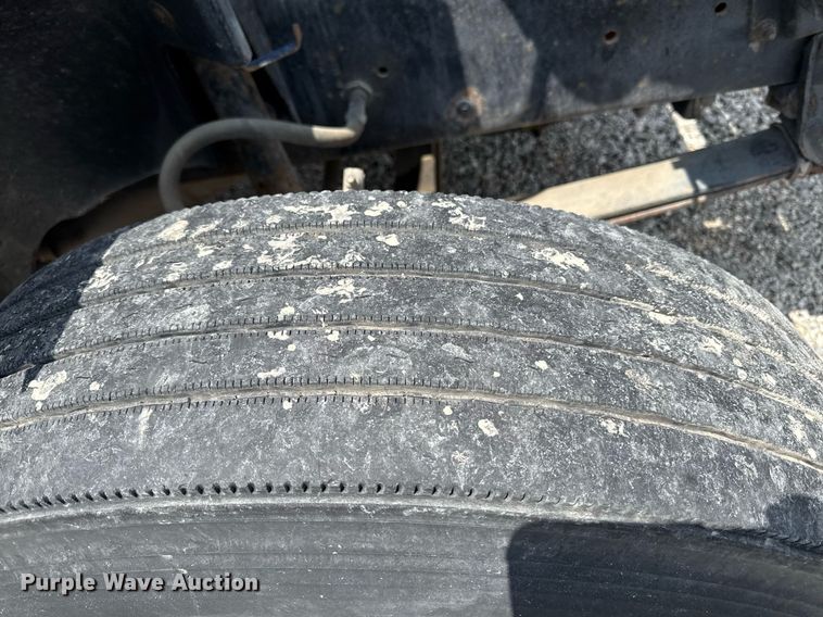 image for item DS4351 1992 Freightliner FL80 rollback truck