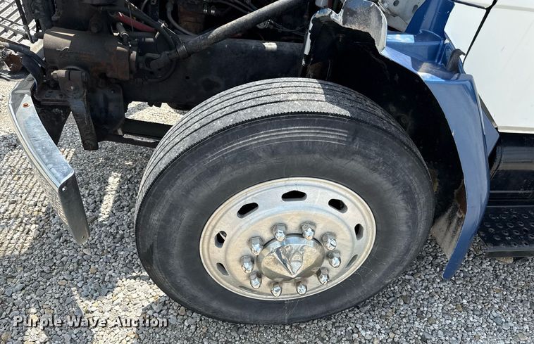 image for item DS4351 1992 Freightliner FL80 rollback truck