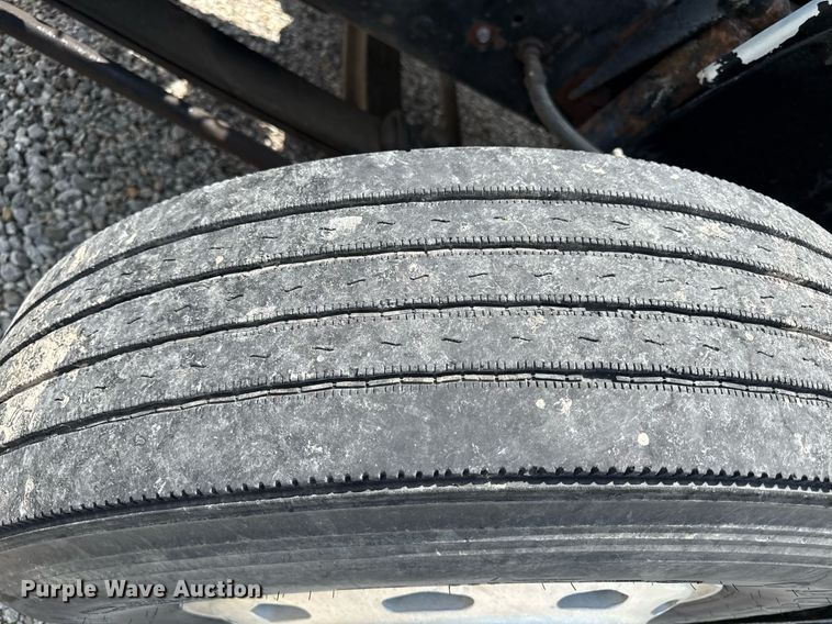 image for item DS4351 1992 Freightliner FL80 rollback truck