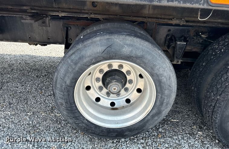 image for item DS4351 1992 Freightliner FL80 rollback truck