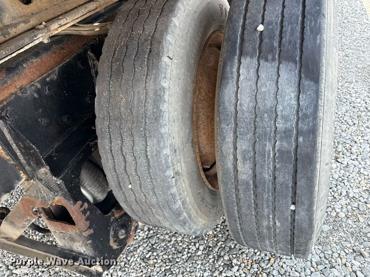 image for item DS4351 1992 Freightliner FL80 rollback truck