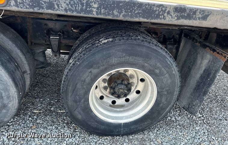 image for item DS4351 1992 Freightliner FL80 rollback truck