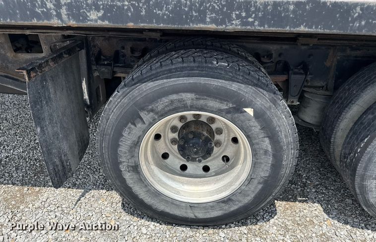 image for item DS4351 1992 Freightliner FL80 rollback truck