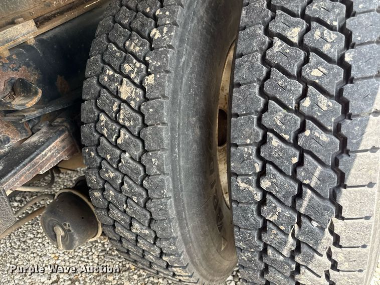 image for item DS4351 1992 Freightliner FL80 rollback truck