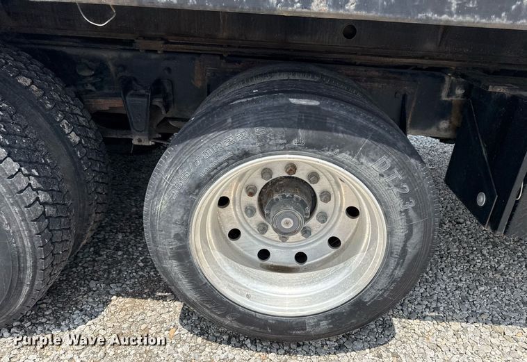 image for item DS4351 1992 Freightliner FL80 rollback truck