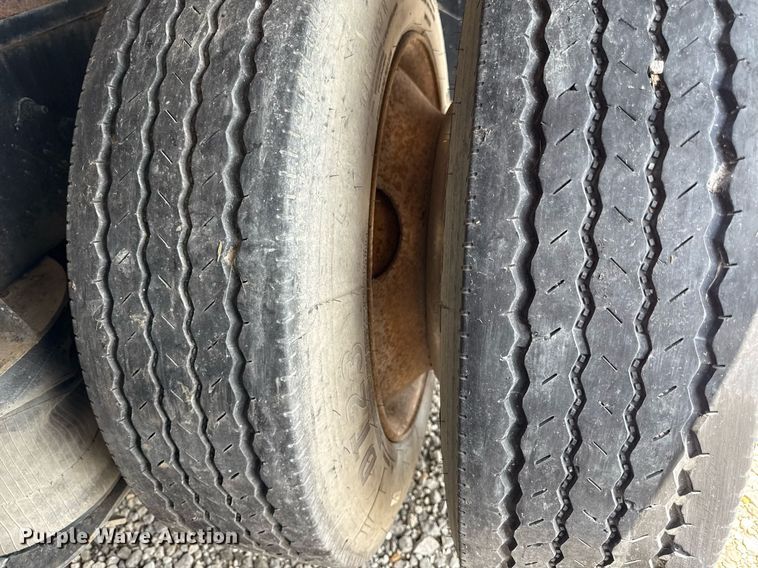 image for item DS4351 1992 Freightliner FL80 rollback truck