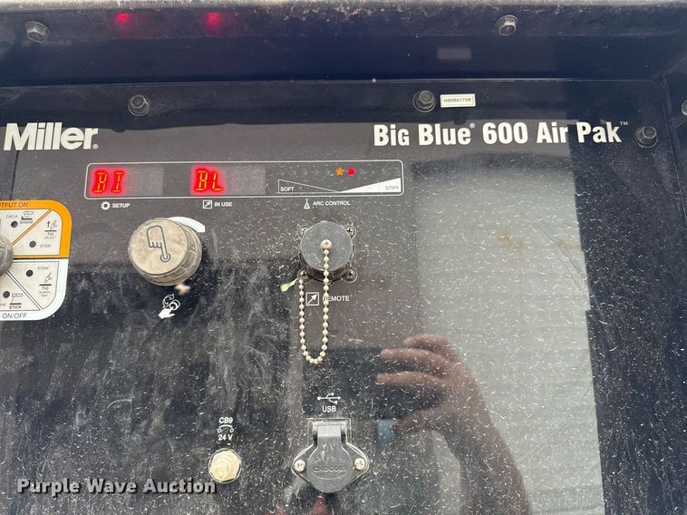 image for item DS4360 Miller Big Blue 600 Air Pak welder/generator