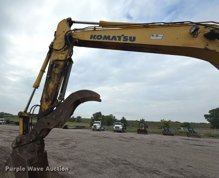 image for item DS4361 2011 Komatsu PC228USLC-8 excavator