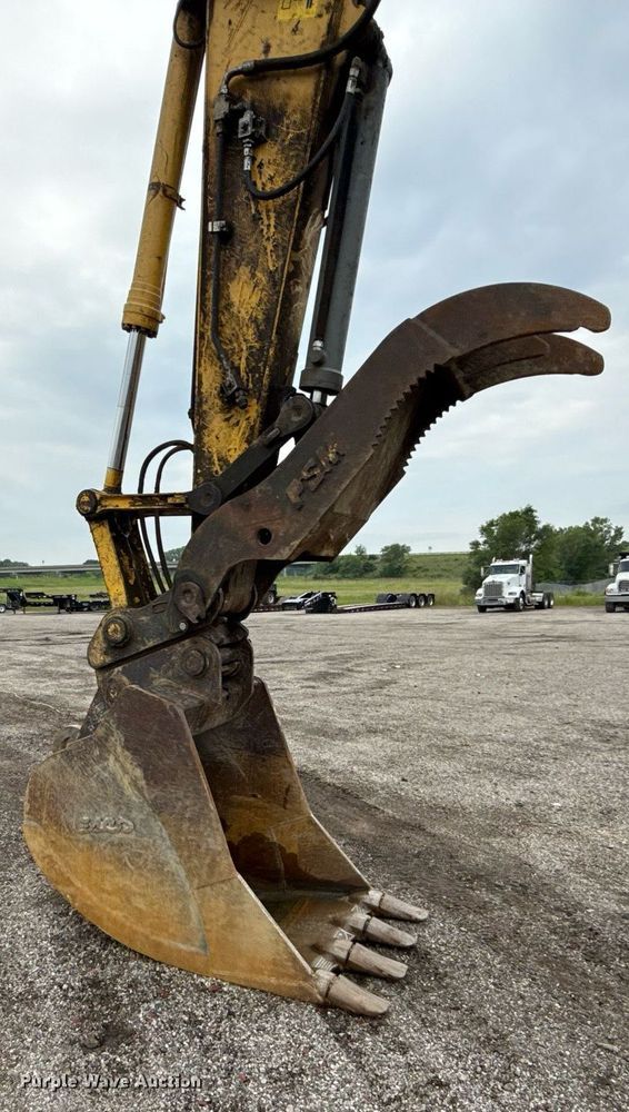 image for item DS4361 2011 Komatsu PC228USLC-8 excavator