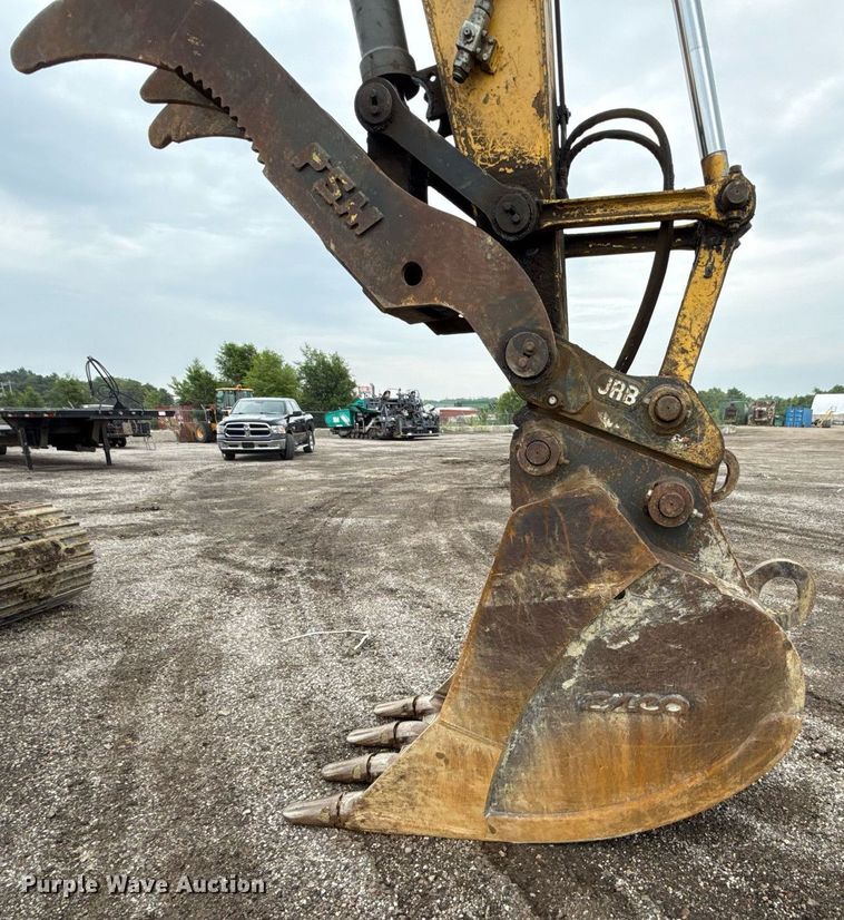 image for item DS4361 2011 Komatsu PC228USLC-8 excavator
