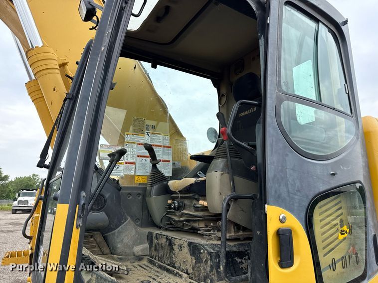 image for item DS4361 2011 Komatsu PC228USLC-8 excavator