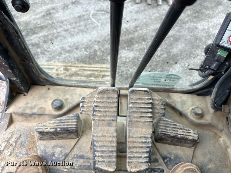 image for item DS4361 2011 Komatsu PC228USLC-8 excavator