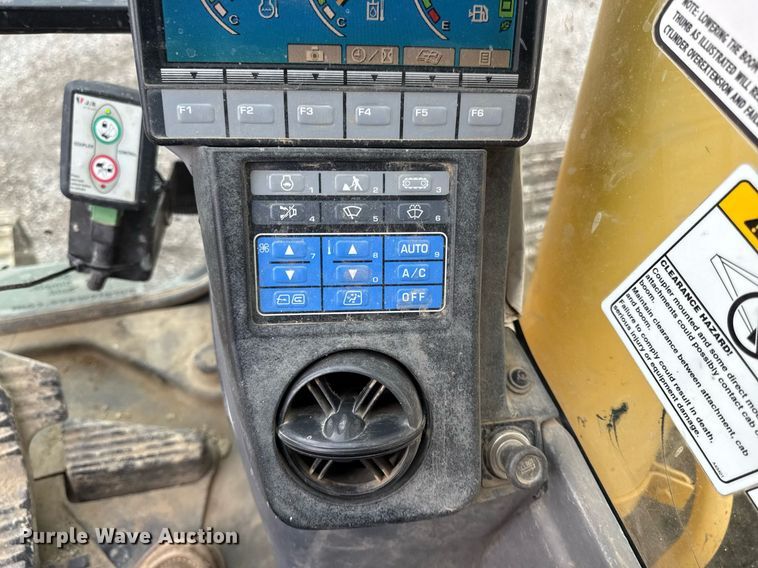 image for item DS4361 2011 Komatsu PC228USLC-8 excavator