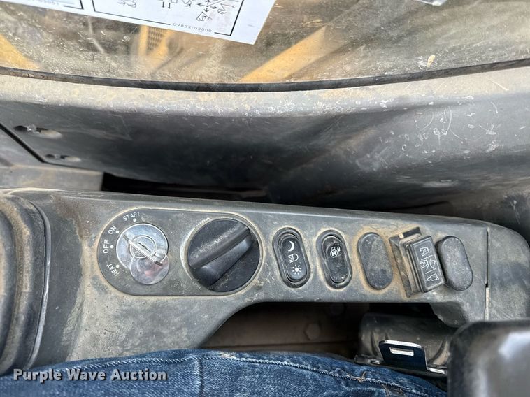 image for item DS4361 2011 Komatsu PC228USLC-8 excavator