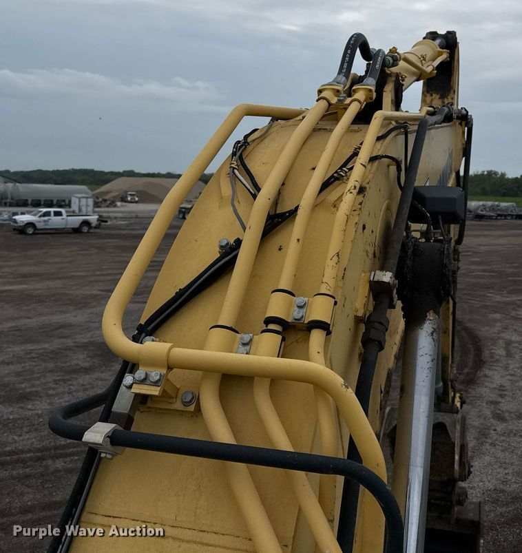 image for item DS4361 2011 Komatsu PC228USLC-8 excavator