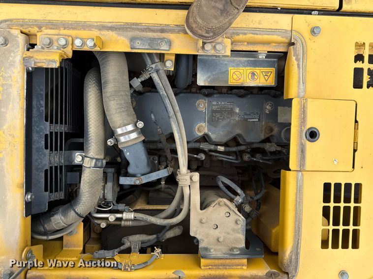 image for item DS4361 2011 Komatsu PC228USLC-8 excavator