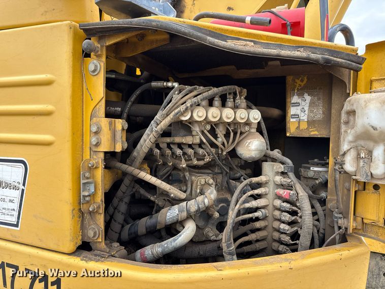 image for item DS4361 2011 Komatsu PC228USLC-8 excavator