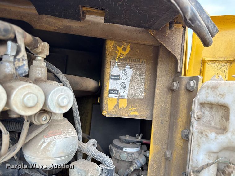 image for item DS4361 2011 Komatsu PC228USLC-8 excavator
