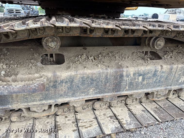 image for item DS4361 2011 Komatsu PC228USLC-8 excavator