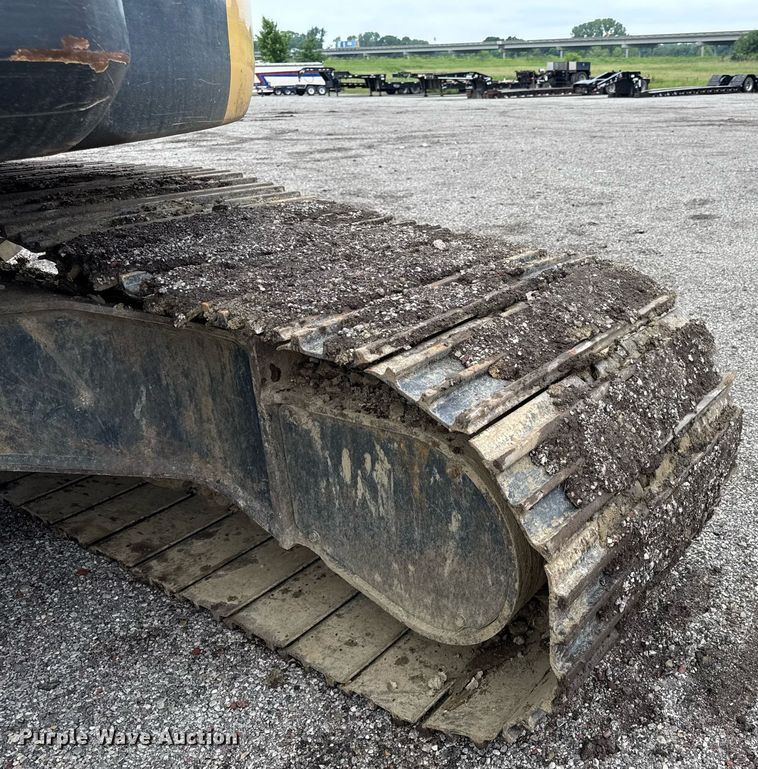 image for item DS4361 2011 Komatsu PC228USLC-8 excavator