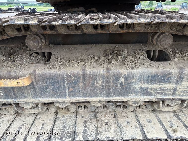 image for item DS4361 2011 Komatsu PC228USLC-8 excavator